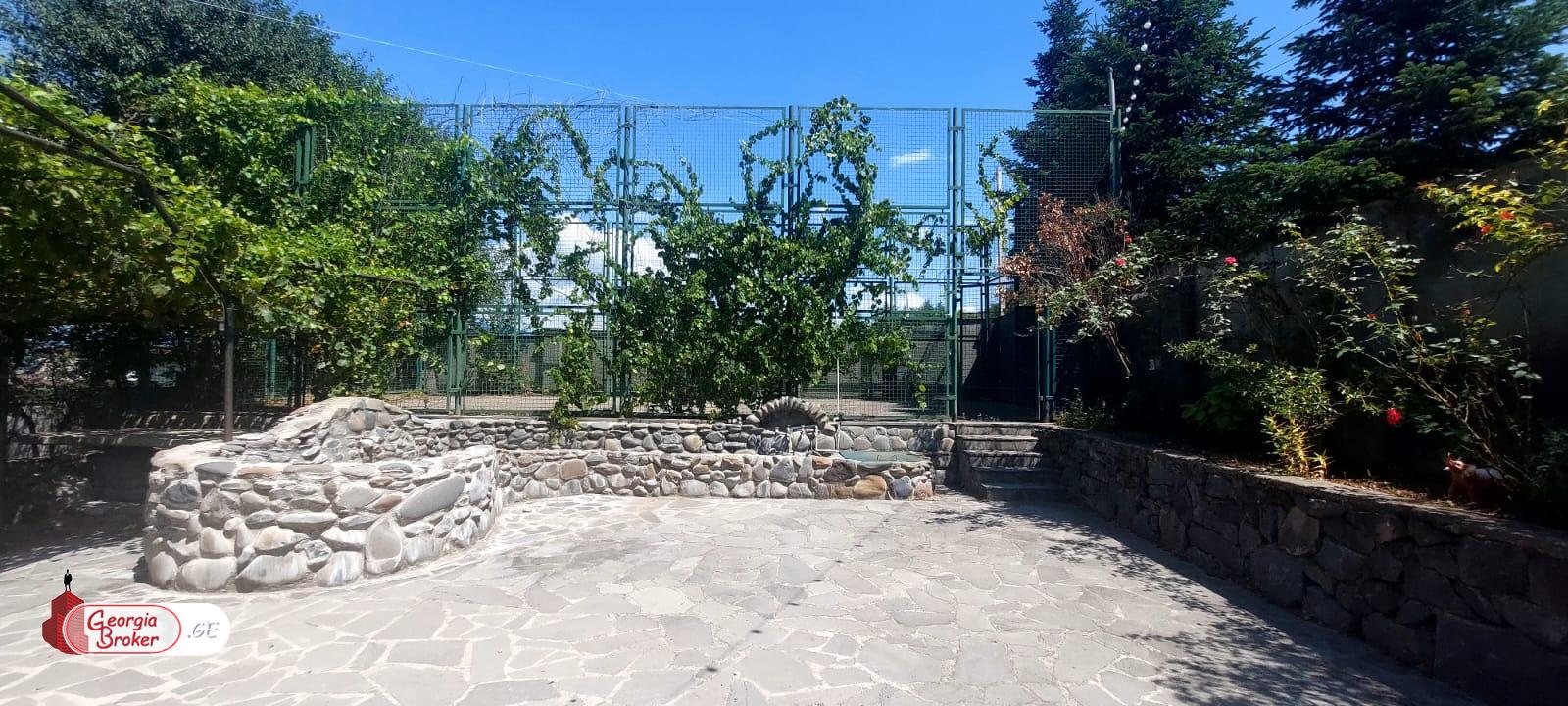 продается дом с новым ремонтом 10-комнат